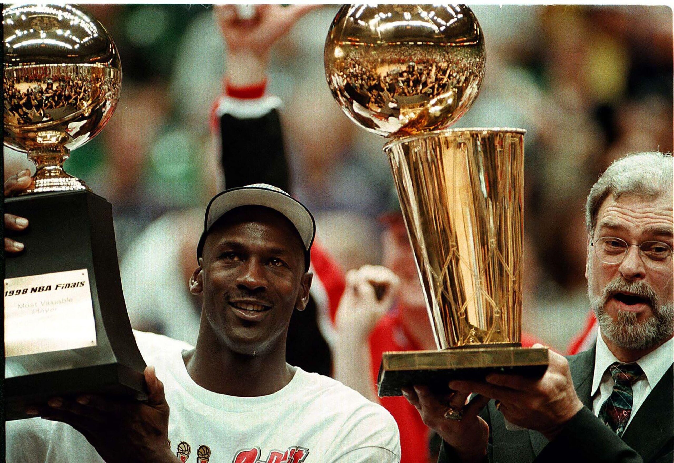 MICHAEL JORDAN’S NET WORTH IN 2025: NBA EARNINGS, ENDORSEMENTS, INVESTMENTS