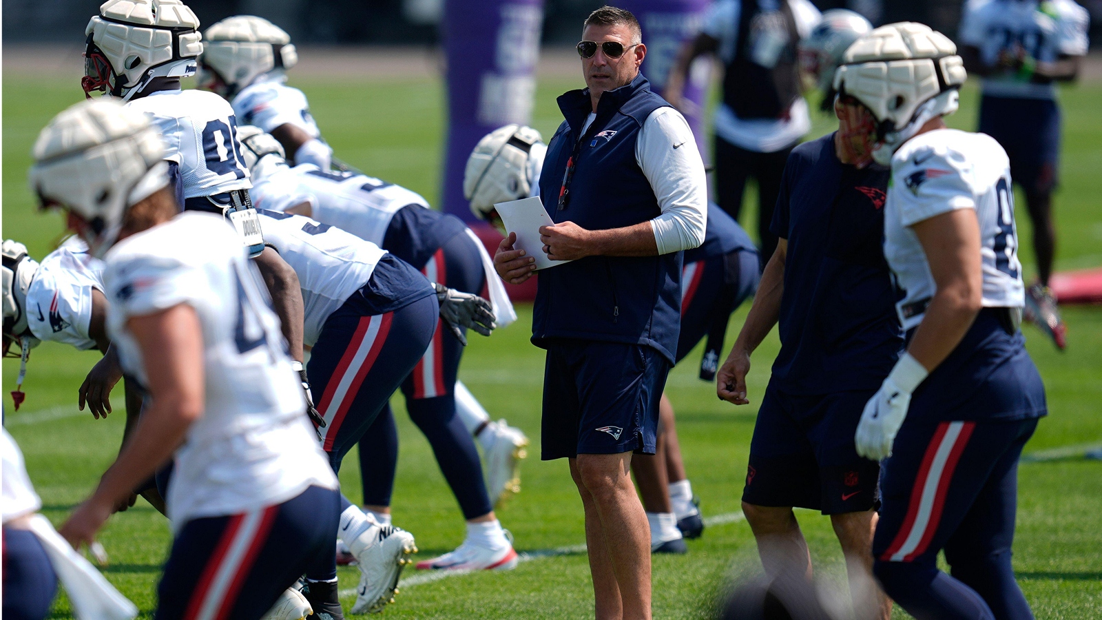 WILL MIKE VRABEL SACRIFICE HIS P*NIS TO LEAD THE PATRIOTS TO SUPER BOWL GLORY?
