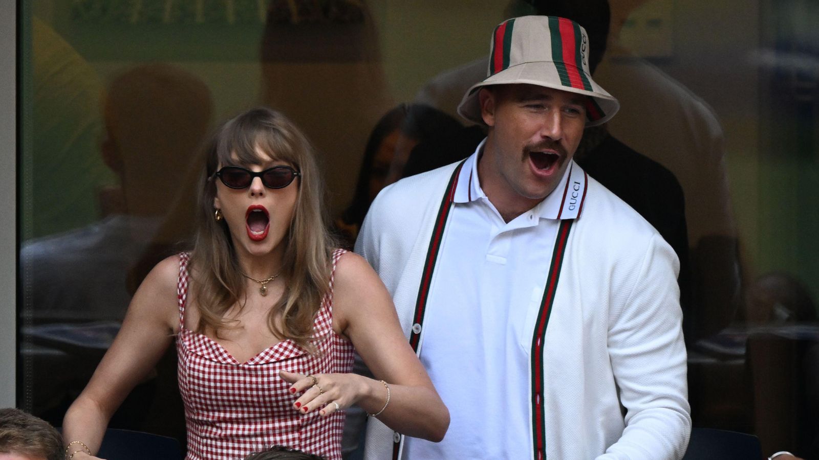 TAYLOR SWIFT AND TRAVIS KELCE’S OUTRAGEOUSLY PLAYFUL EXCHANGE LEADS TO SHOCK ALBUM DROP