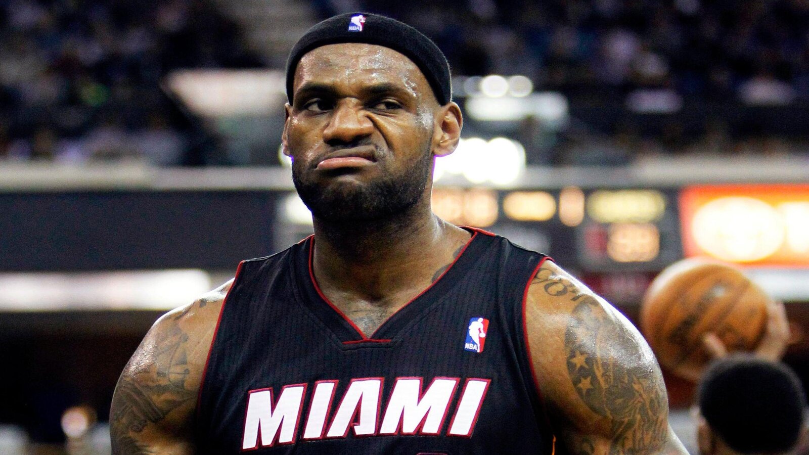 LEBRON JAMES’ JERSEY THEFT KEY TO EX-MIAMI HEAT SECURITY OFFICER COURT CASE