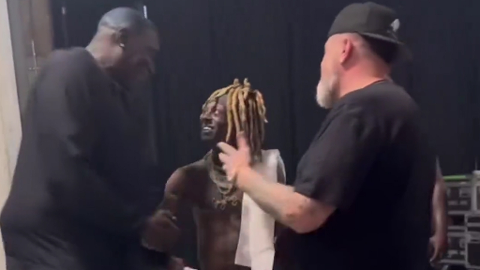 SHAWN KEMP CELEBRATES ESCAPING JAIL SENTENCE BY THROWING DOWN AT WEEZY CONCERT