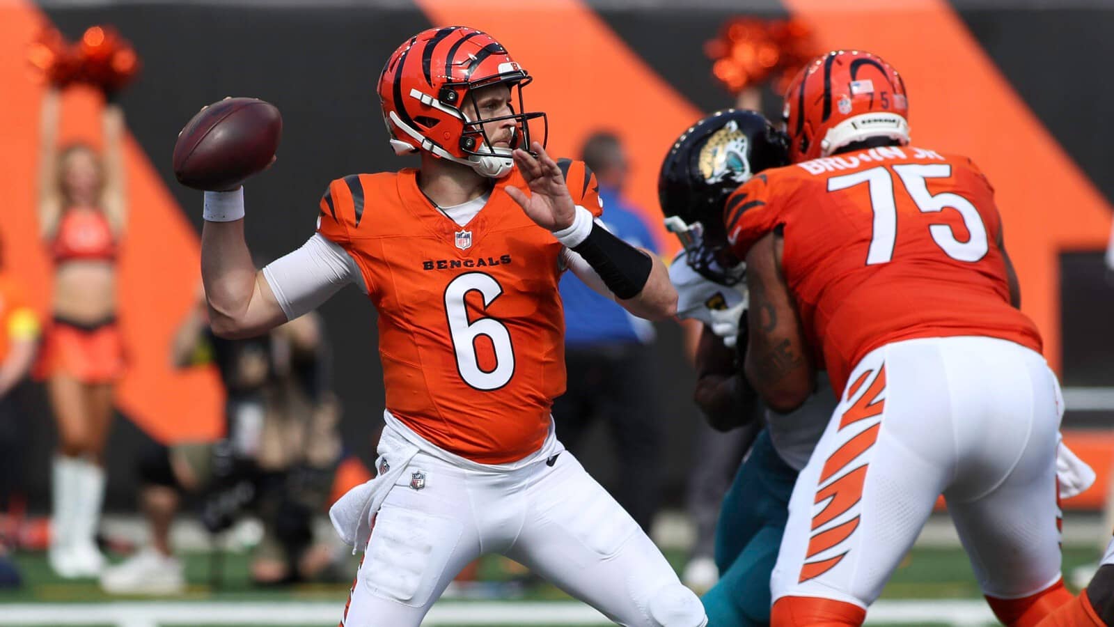 JAKE BROWNING’S FIANCEE ROCKS CUSTOM CINCINNATI BENGALS FIT AS QB STARTS AMID JOE BURROW INJURY