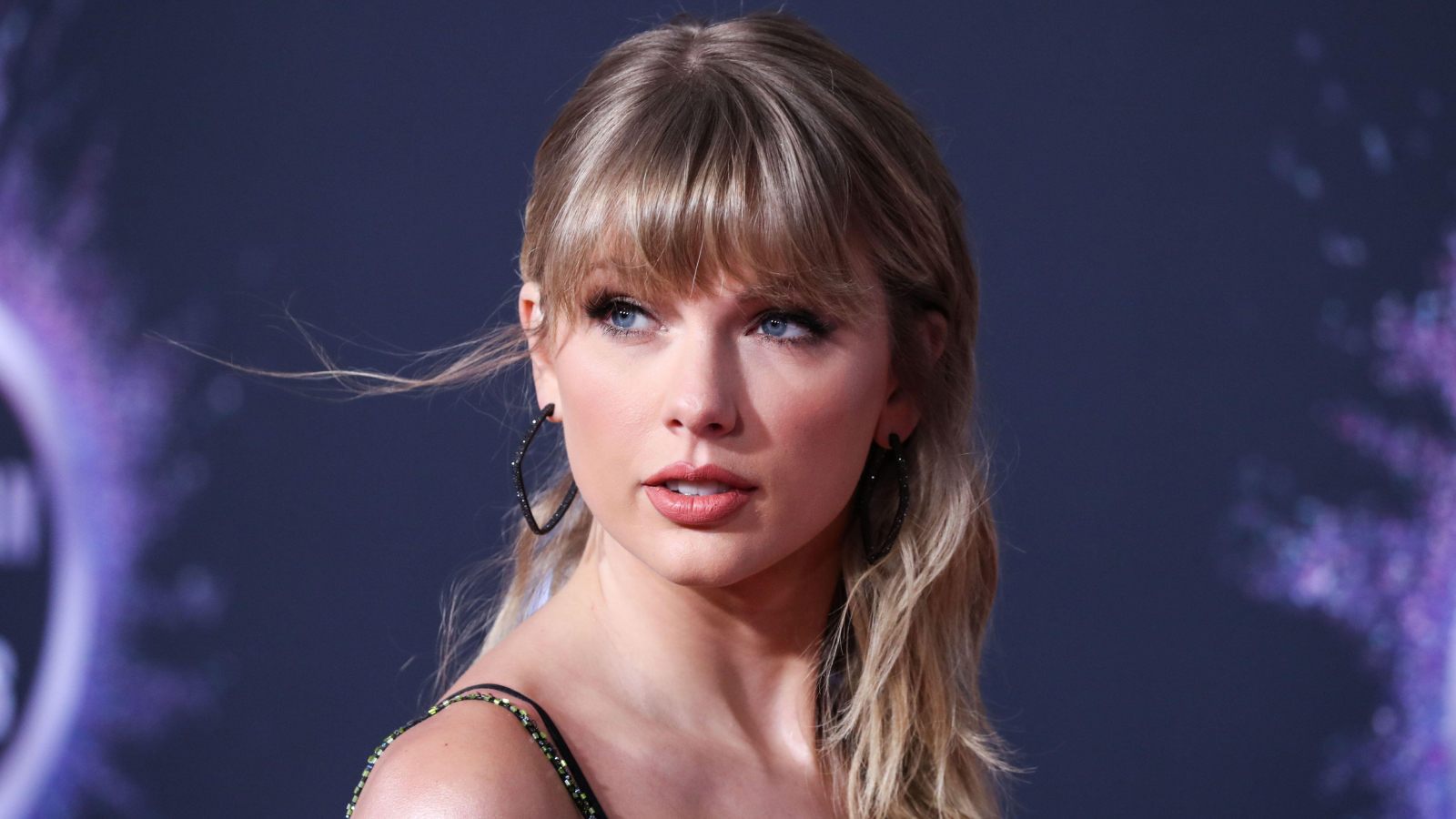 TAYLOR SWIFT LAUNCHES SNEAKY NEW METHOD OF ATTENDING KANSAS CITY CHIEFS MATCHES