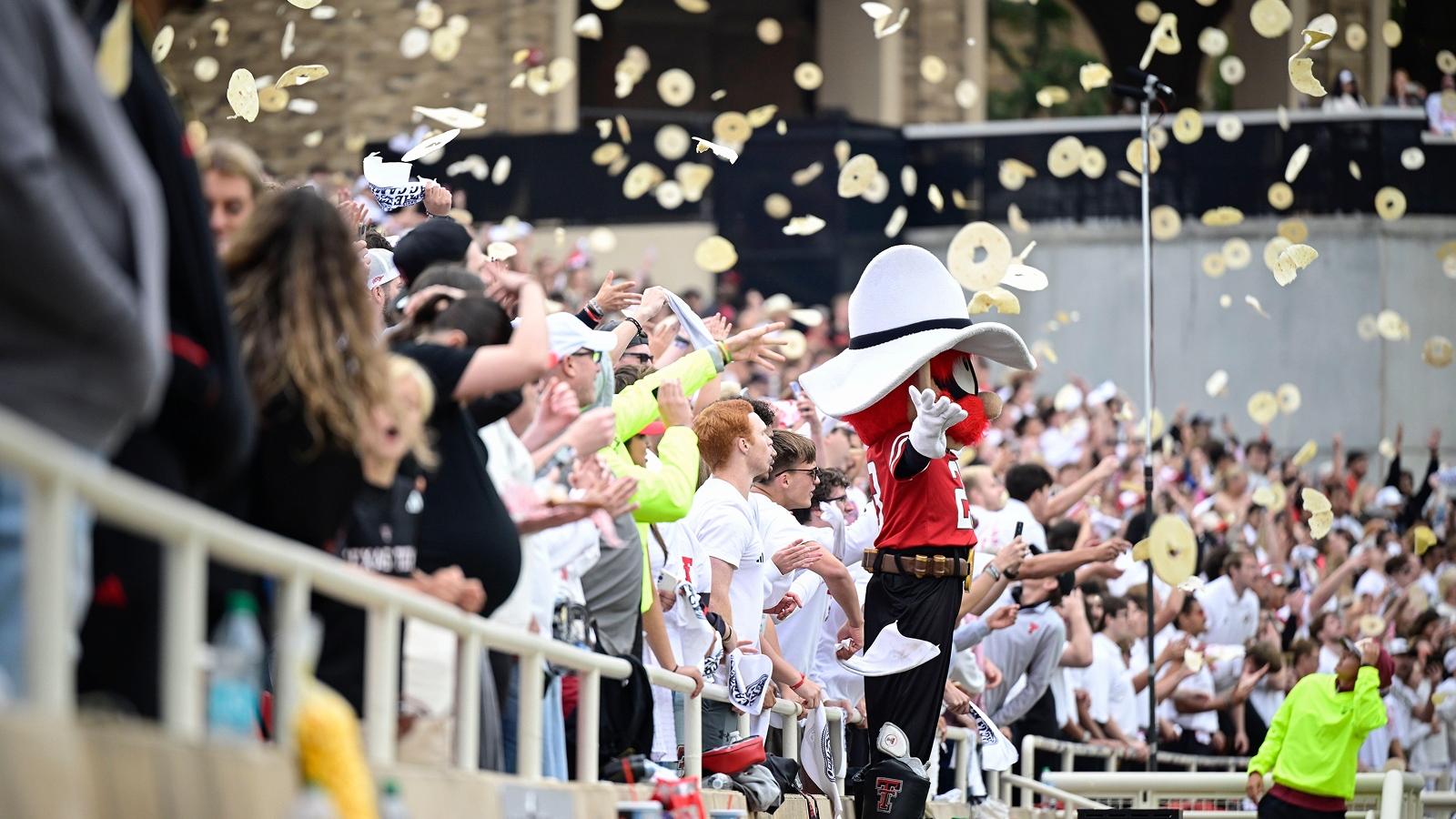 TEXAS TECH BAN FAMOUS TORTILLA TOSS TRADITION BUT RED RAIDERS AREN’T FOLDING EASILY
