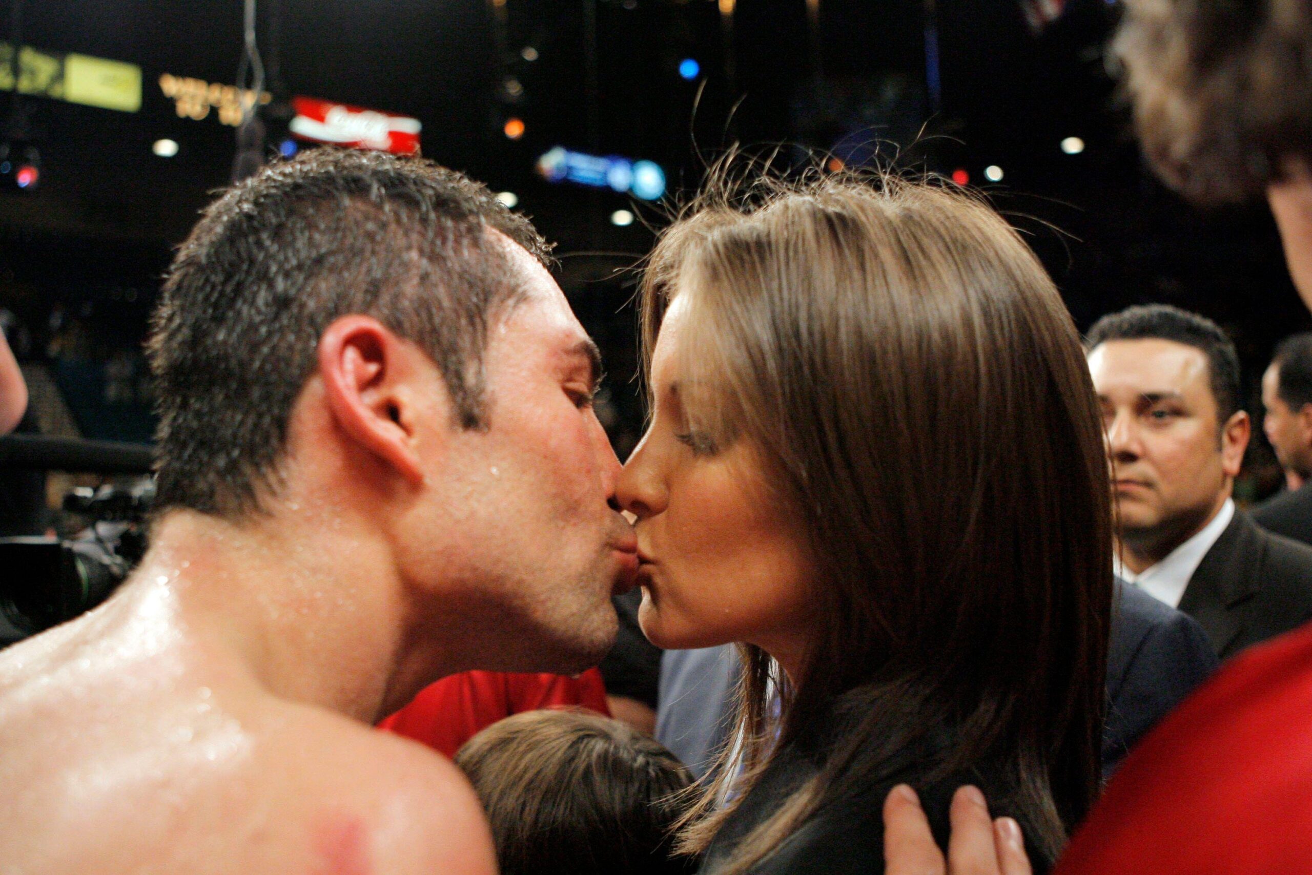 OSCAR DE LA HOYA HAS FINALISED DIVORCE FROM MILAGROS “MILLIE” CORRETJER