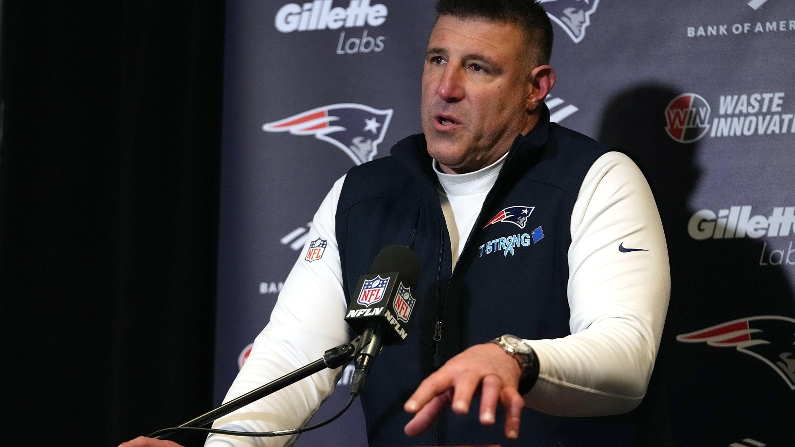 MIKE VRABEL SETS FOCUS AFTER PATRIOTS LEGAL ISSUES INVOLVING DIGGS, BARMORE