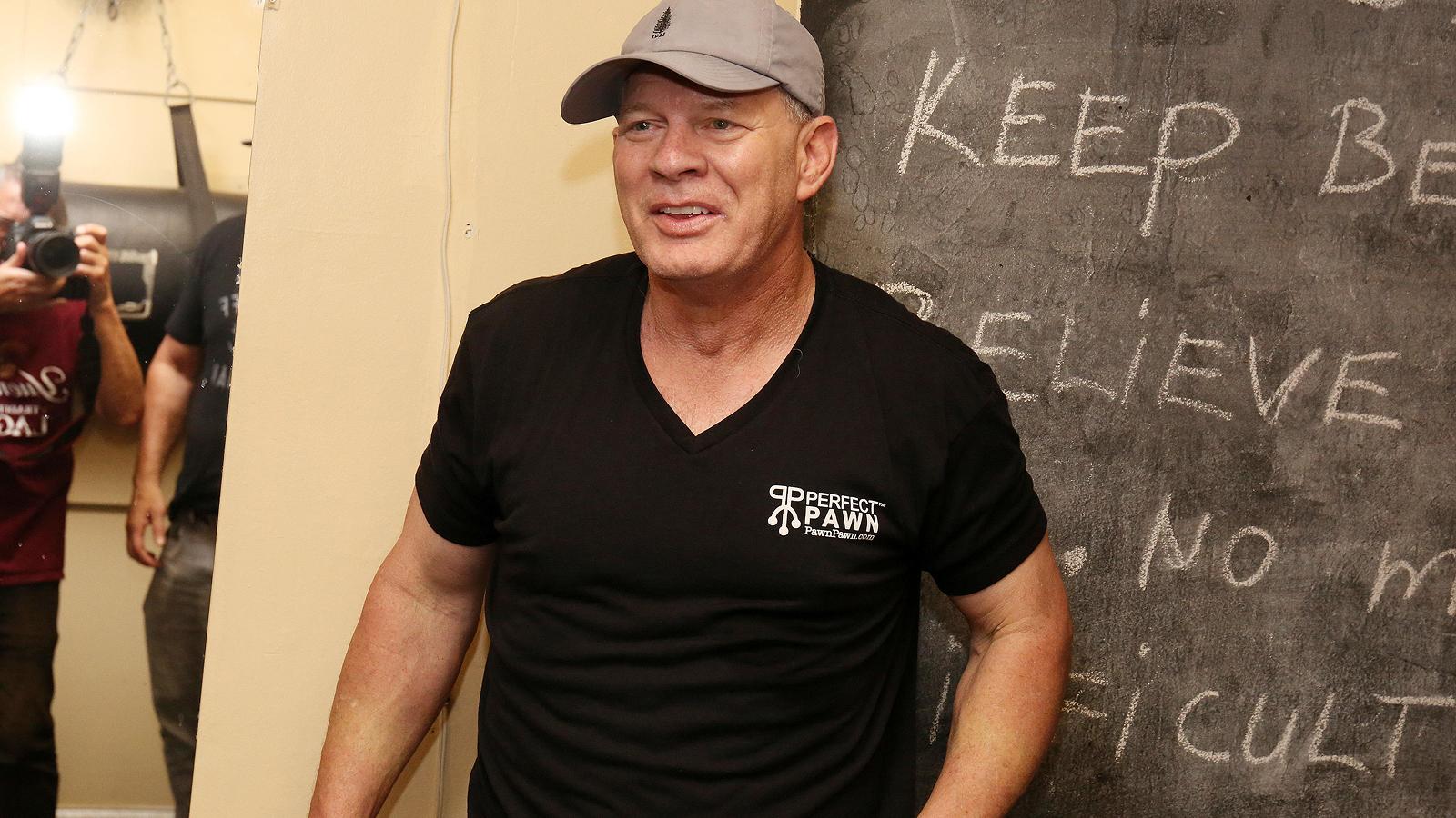 FORMER MLB ALL-STAR LENNY DYKSTRA FACING CHARGES AFTER TRAFFIC STOP