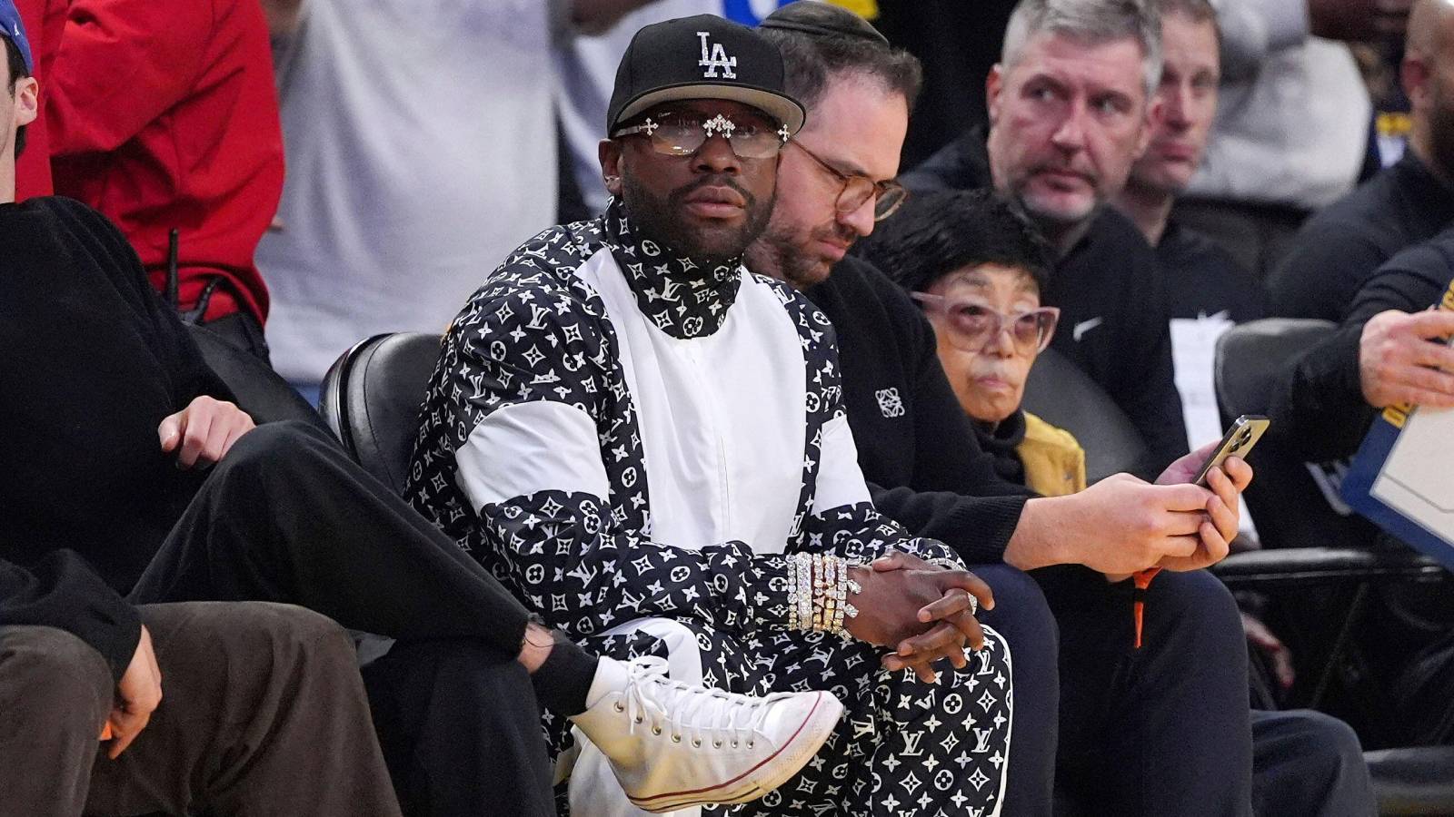 FLOYD MAYWEATHER SUES SHOWTIME, CLAIMS ‘HUNDREDS OF MILLIONS’ MISSING